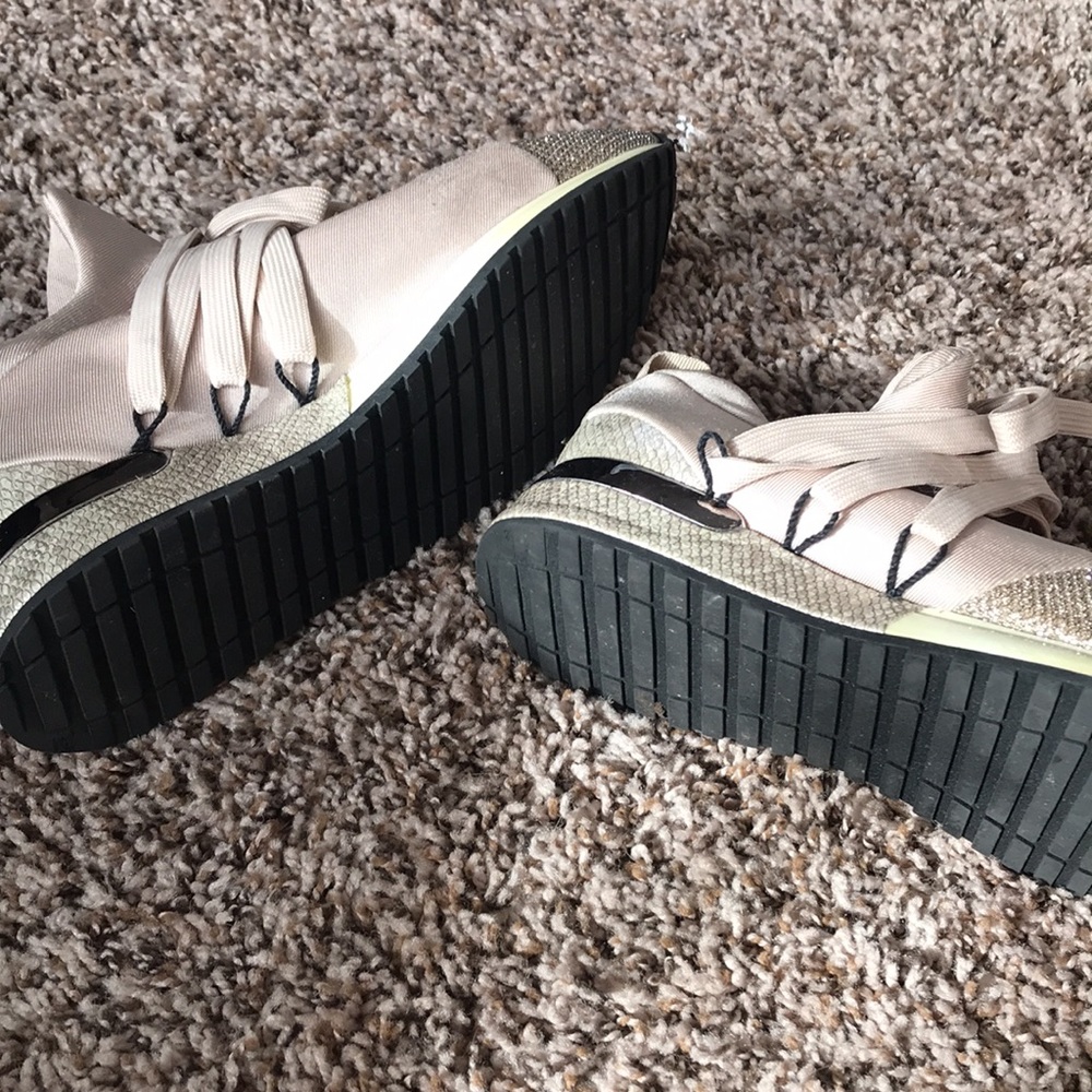 Sneakers - Picture 3 of 4